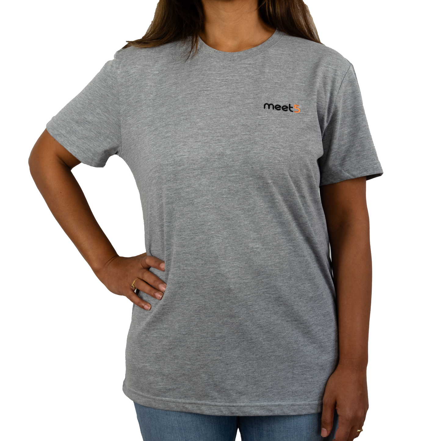 Meet5 T-Shirt in Grau, einfarbig mit gestickten Meet5 Logo auf der linken Brust.