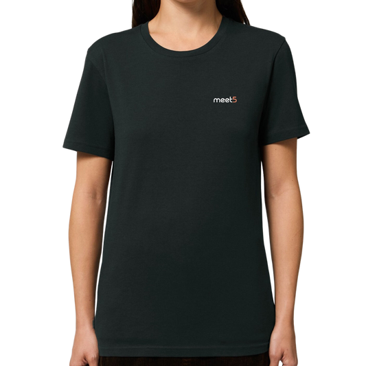 Meet5 T-Shirt in Schwarz, einfarbig mit gestickten Meet5 Logo auf der linken Brust.